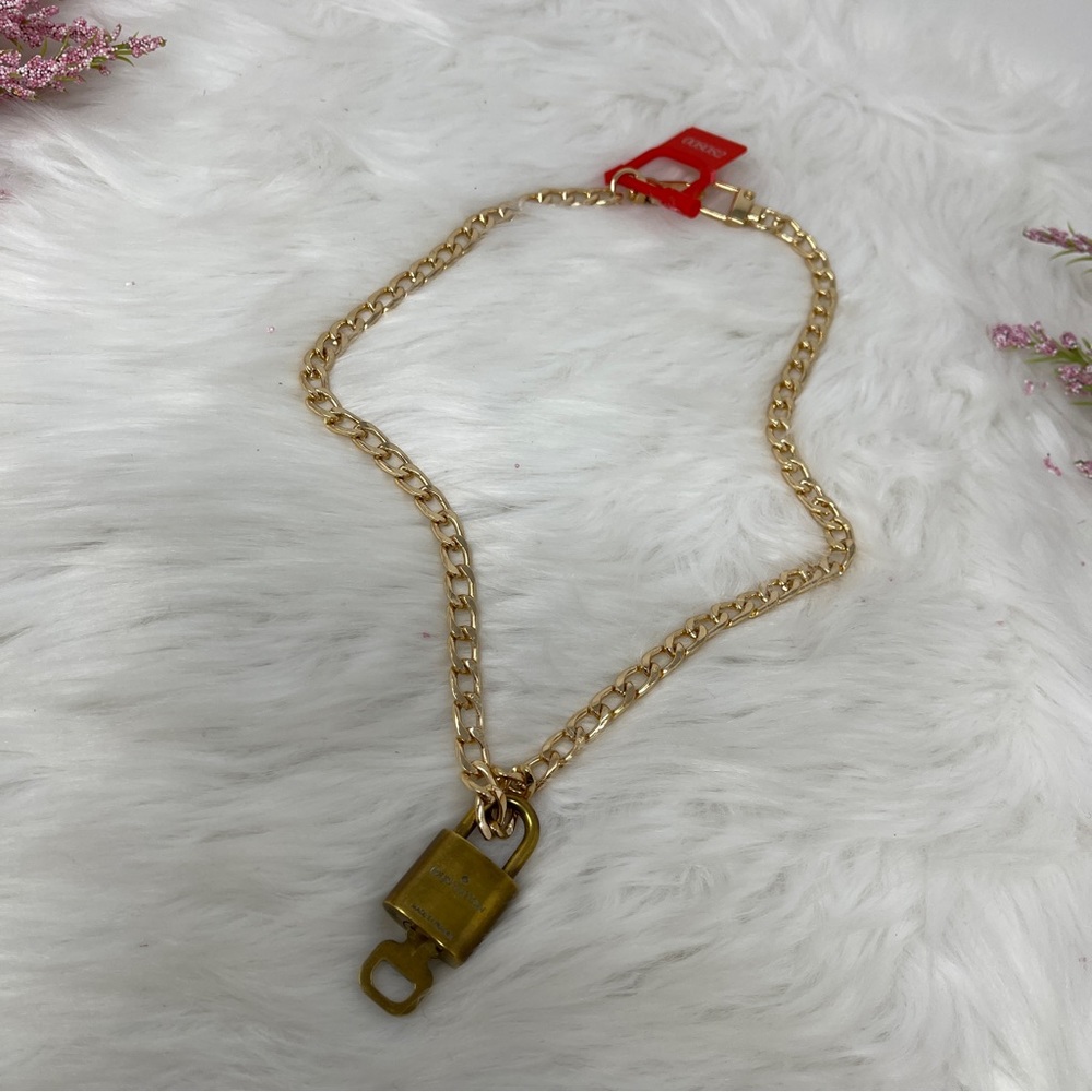082 Pre Owned Authentic Louis Vuitton Gold Tone  Padlock & Key